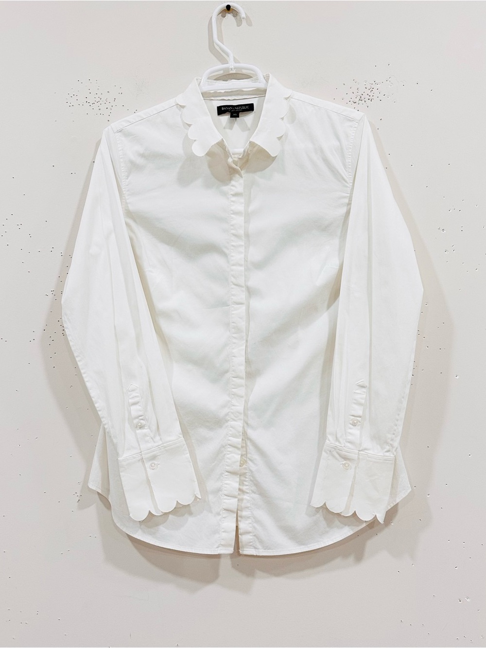 Banana Republic Riley Shirt White Cotton Scallop Trim Collar Cuff Blouse Size 10